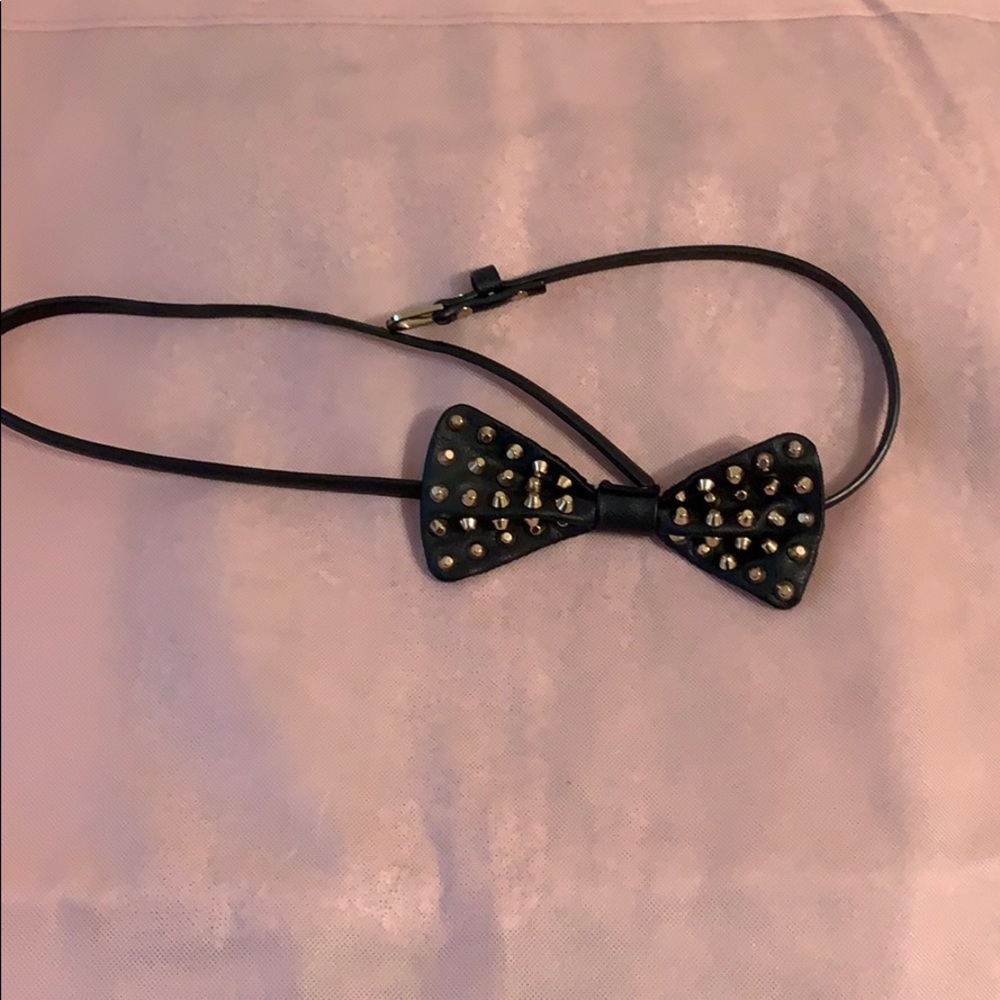 Belt w studded bow